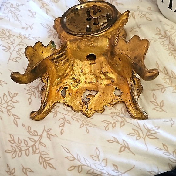 Art Nouveau Legged Gold Clock - Picture 6 of 8